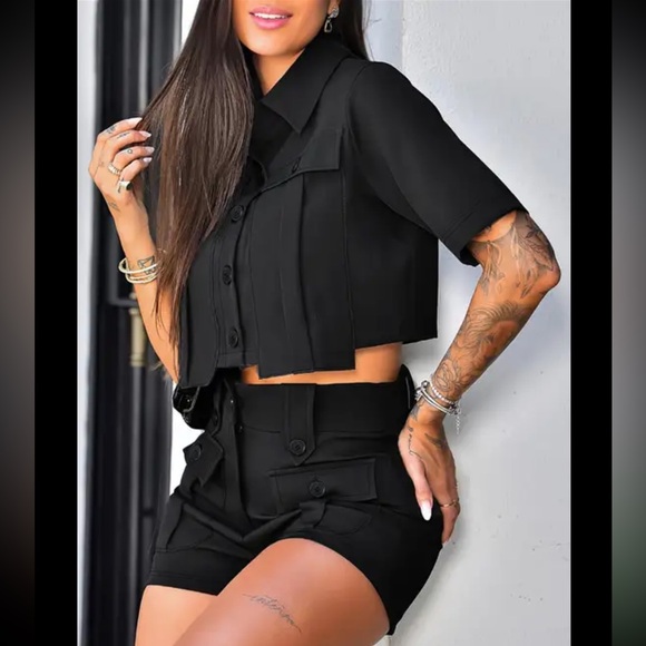 NEW WOMENS TWO-PIECE SHORT SET LARGE - Picture 1 of 5